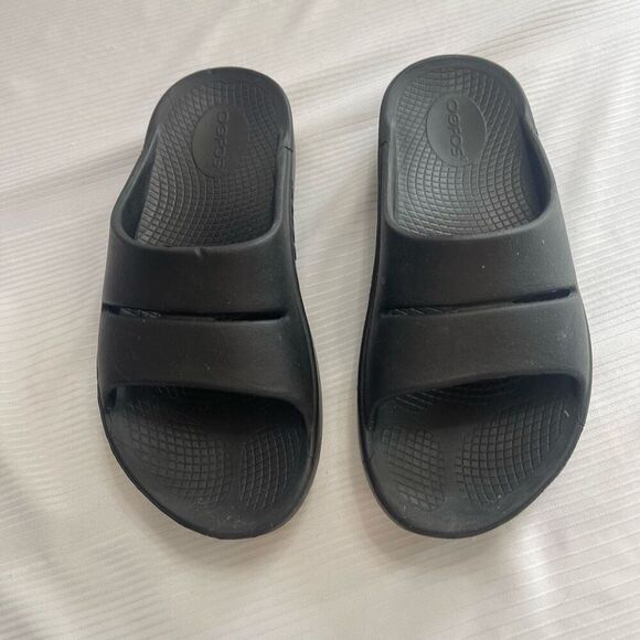 Oofos Black Recovery Sandals Women’s Size 6 Euro Size 37 - Picture 1 of 7